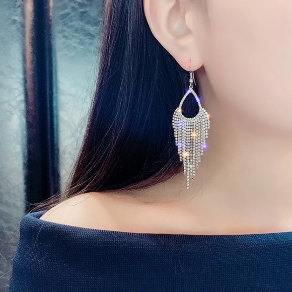 🌟 Silver Tone Rhinestone Long Earrings - Picture 3 of 5